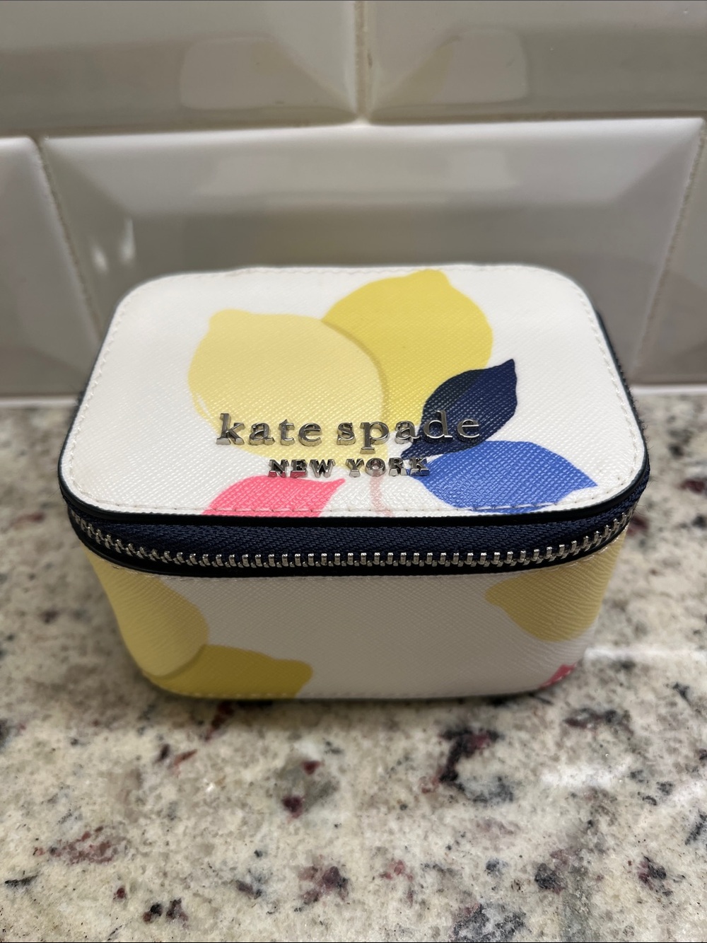 Kate Spade Lemon Zest Compact Jewelry Travel Case EUC - Picture 3 of 10